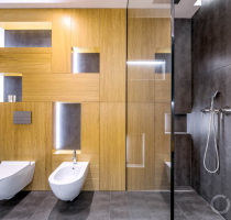 Modernes quadratisches Badezimmer - realizace
